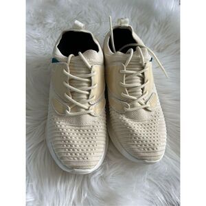 Vessi Everyday Move Waterproof Runners size 6w cream color